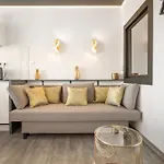 Golden Luxury House Апартаменти *